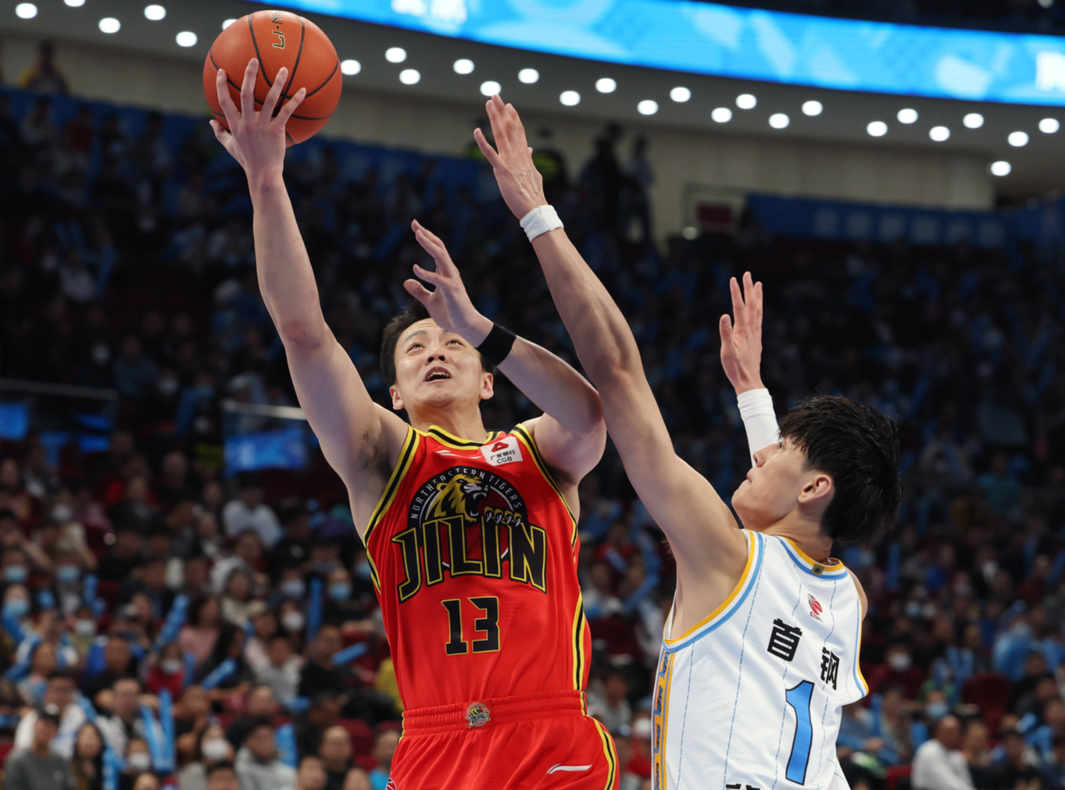 关于吉林队碾压篮网，易建联点燃赛场的信息