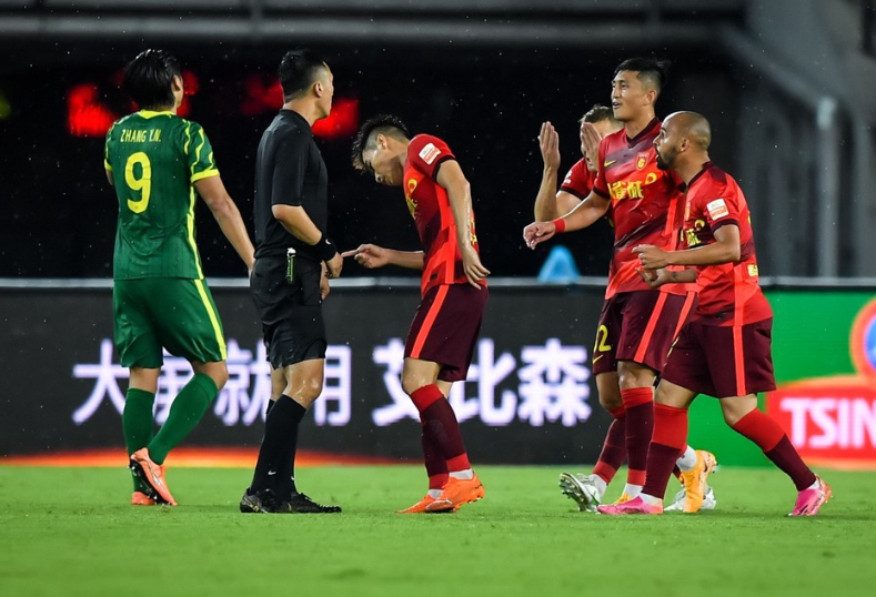 沙尔克赢球功臣浮出水面,球队前景一片光明的简单介绍 沙尔克赢球功臣浮出水面,球队前景一片光明的简单介绍