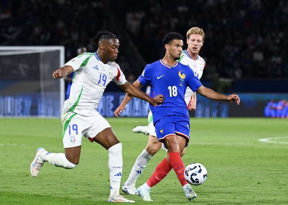 包含拉尔维尔队在比赛中表现出色，战胜强敌的词条