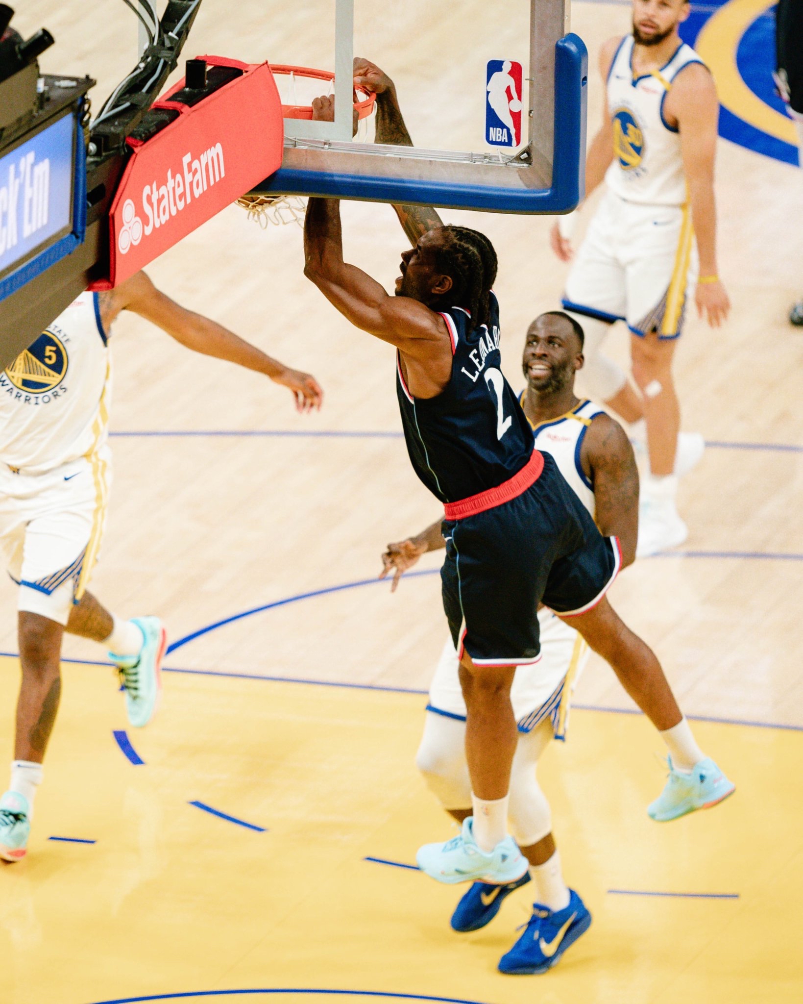 快船主场大胜火箭，迈向季后赛舞台