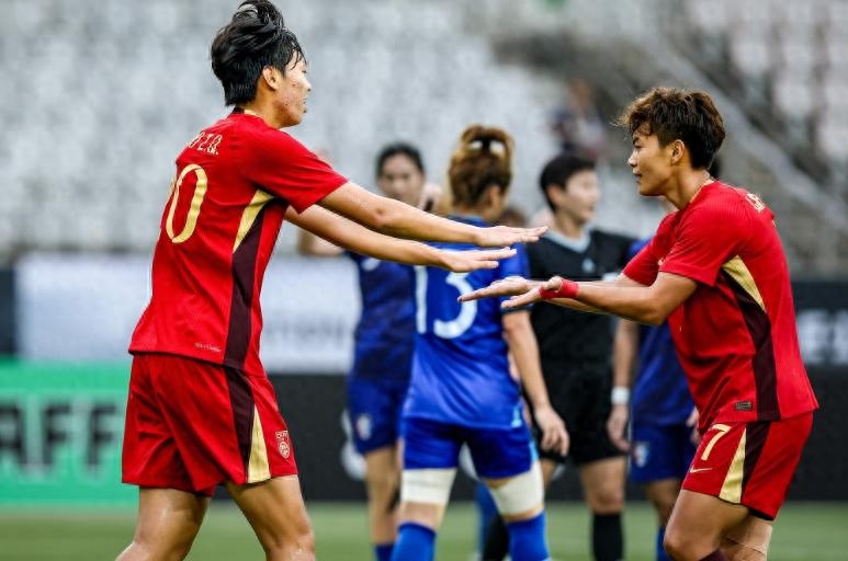 日本队实力突出，晋级亚洲杯四强