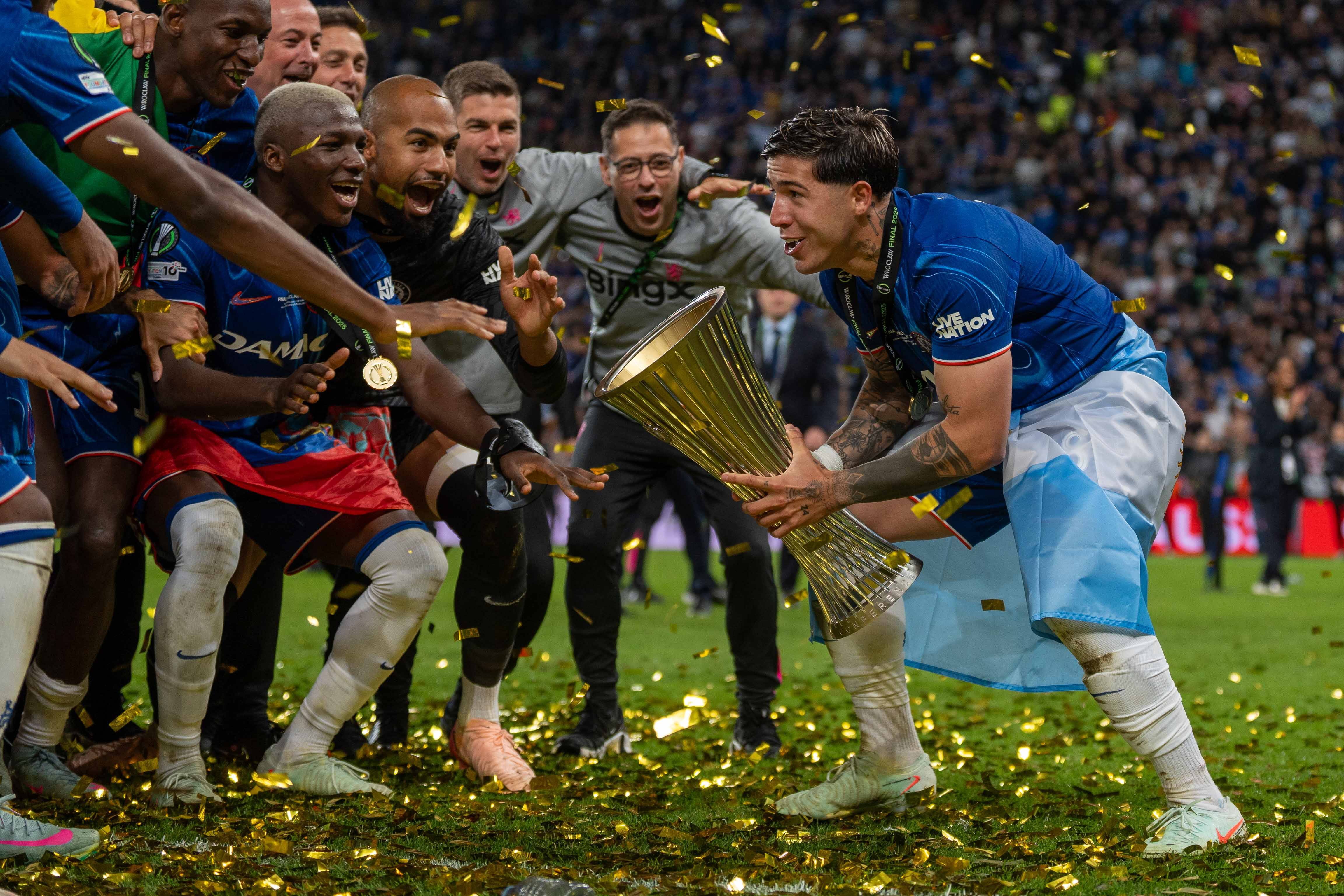 切尔西华丽进攻，帮助球队奋勇逆转