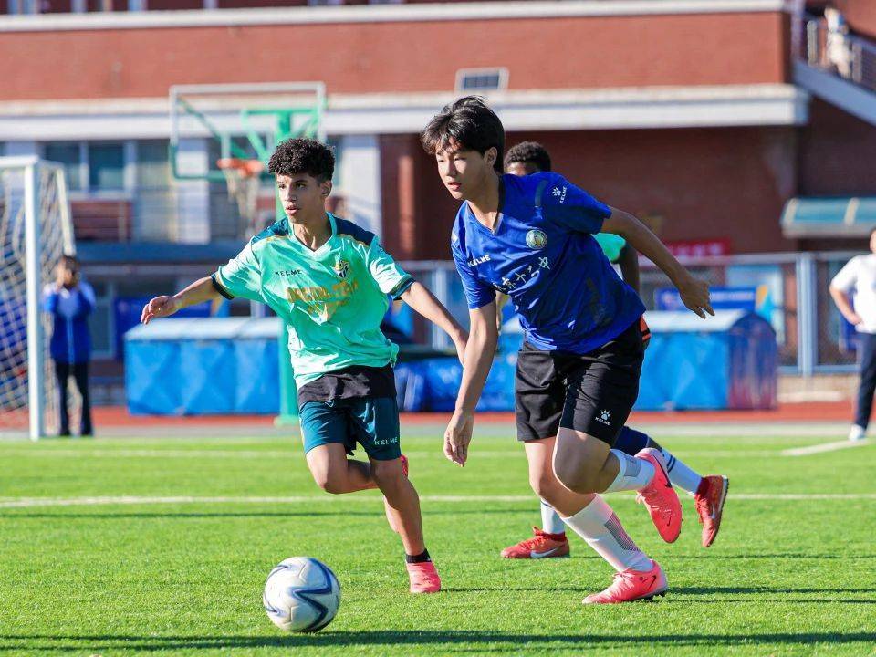 关于足球界关注：中非球队在世界比赛中成功的信息