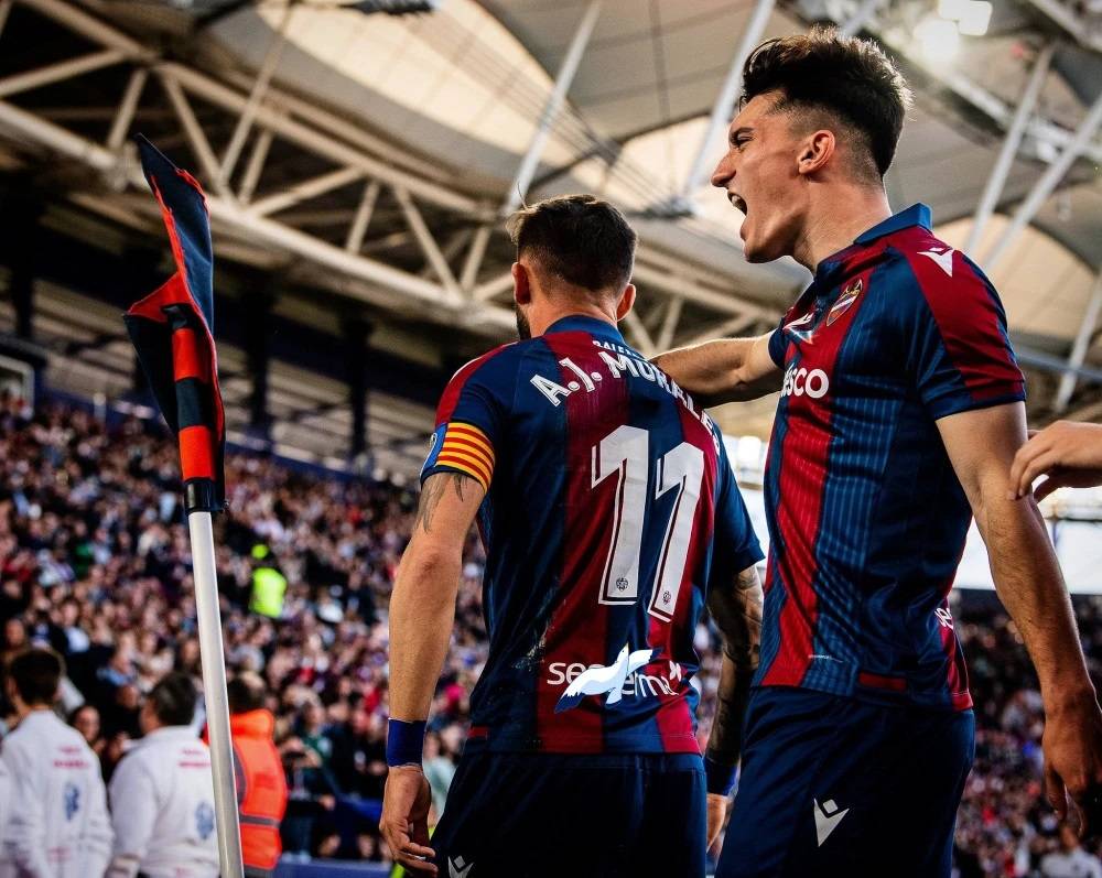 摩洛哥险胜巴萨，莱万惊艳世界的简单介绍