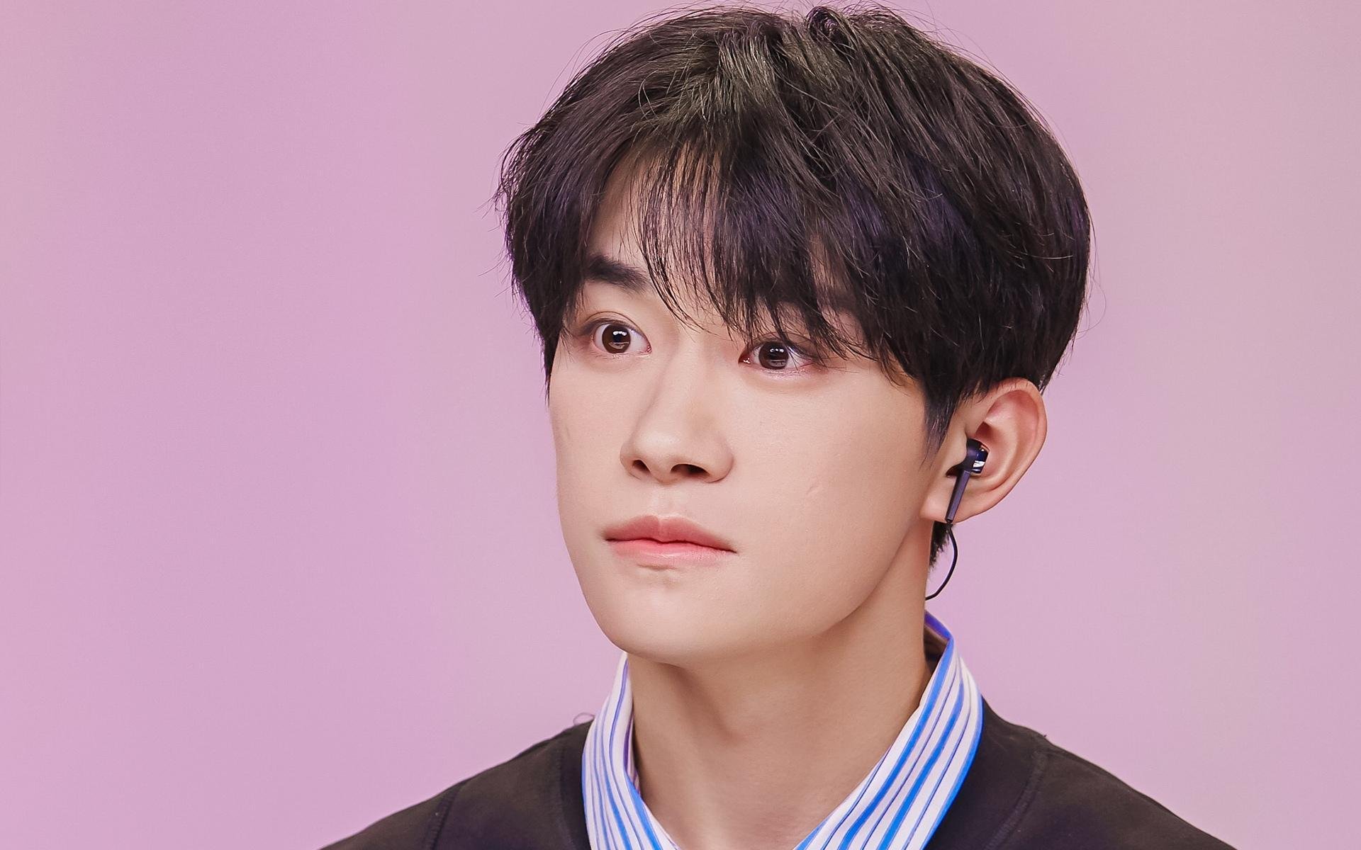 阿劳霍压力下完成爆发,拜仁轻取伊拉克,足球世界的平行叙事