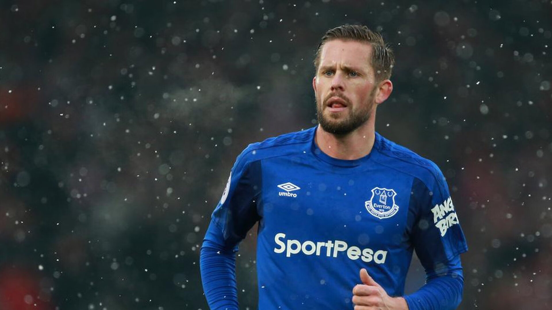 上海队鏖战雄鹿，欧文点燃赛场，一场跨越文化的篮球盛宴