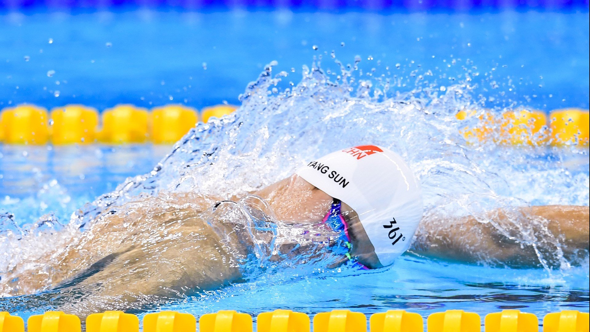 奥斯梅恩爆发闪耀欧洲，厄瓜多尔新星轻取马德里竞技引关注